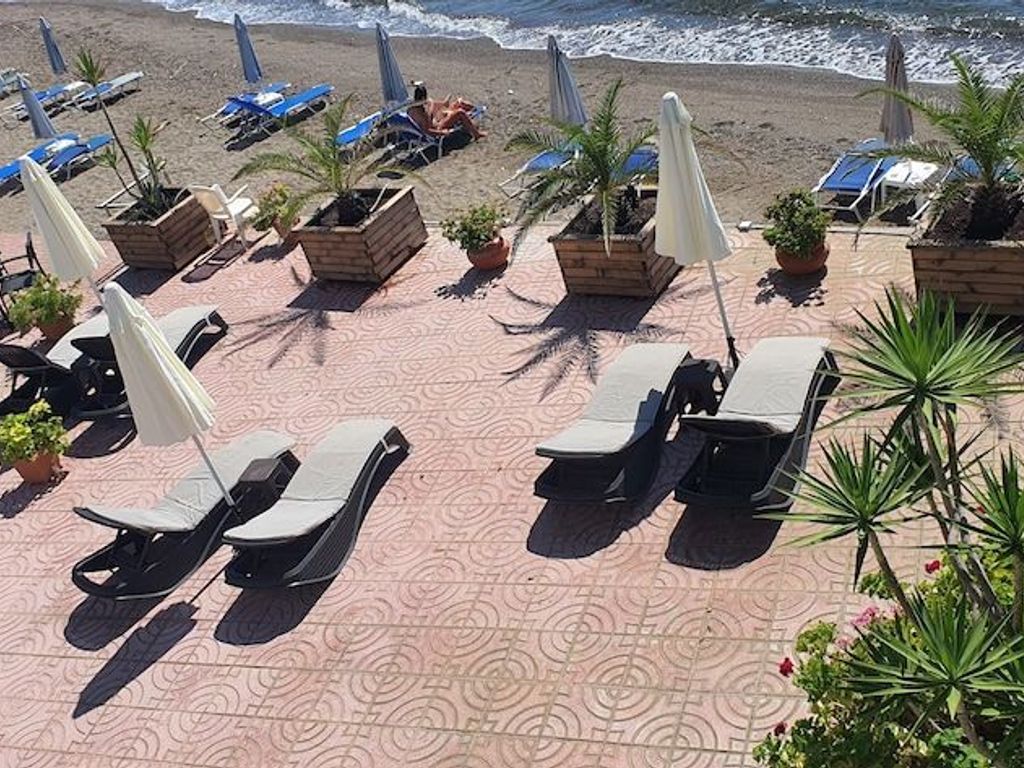 Artemis Hotel