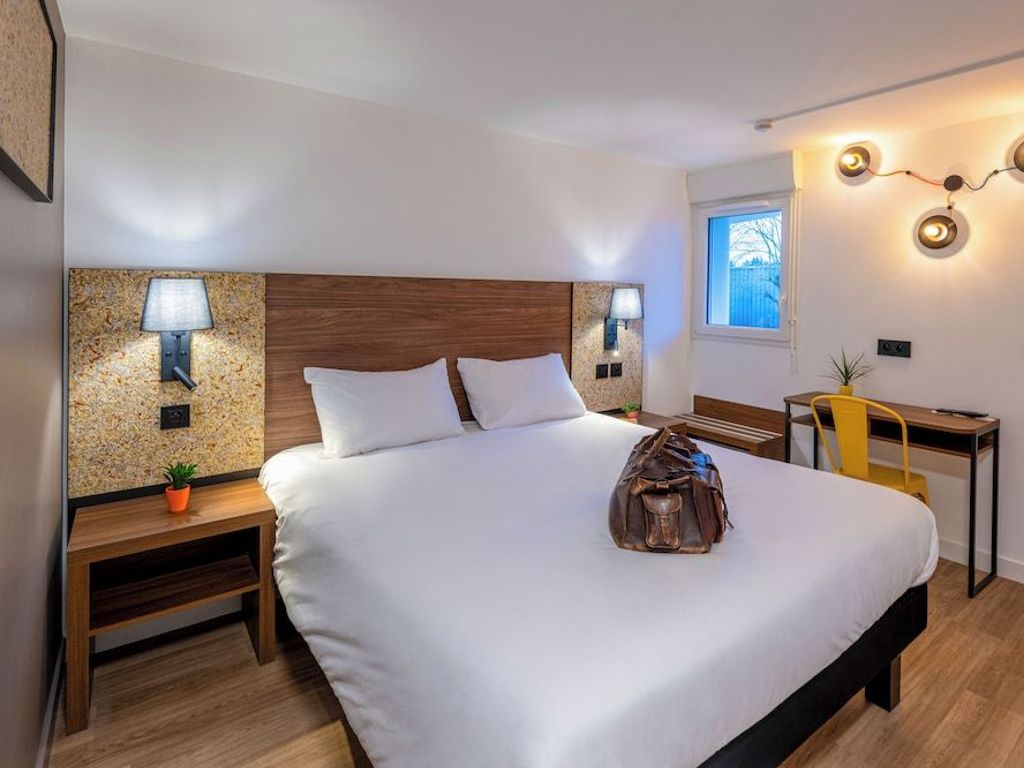 greet Hotel Chatellerault
