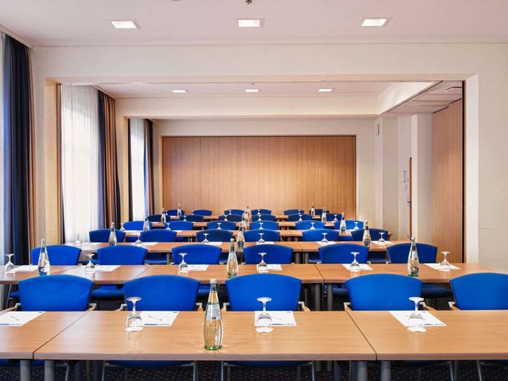TRYP By Wyndham Luebeck Aquamarin
