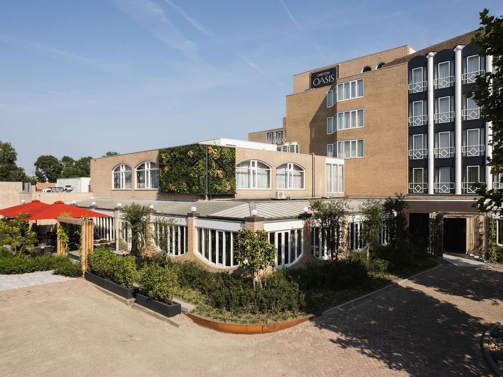 Carlton Oasis Hotel