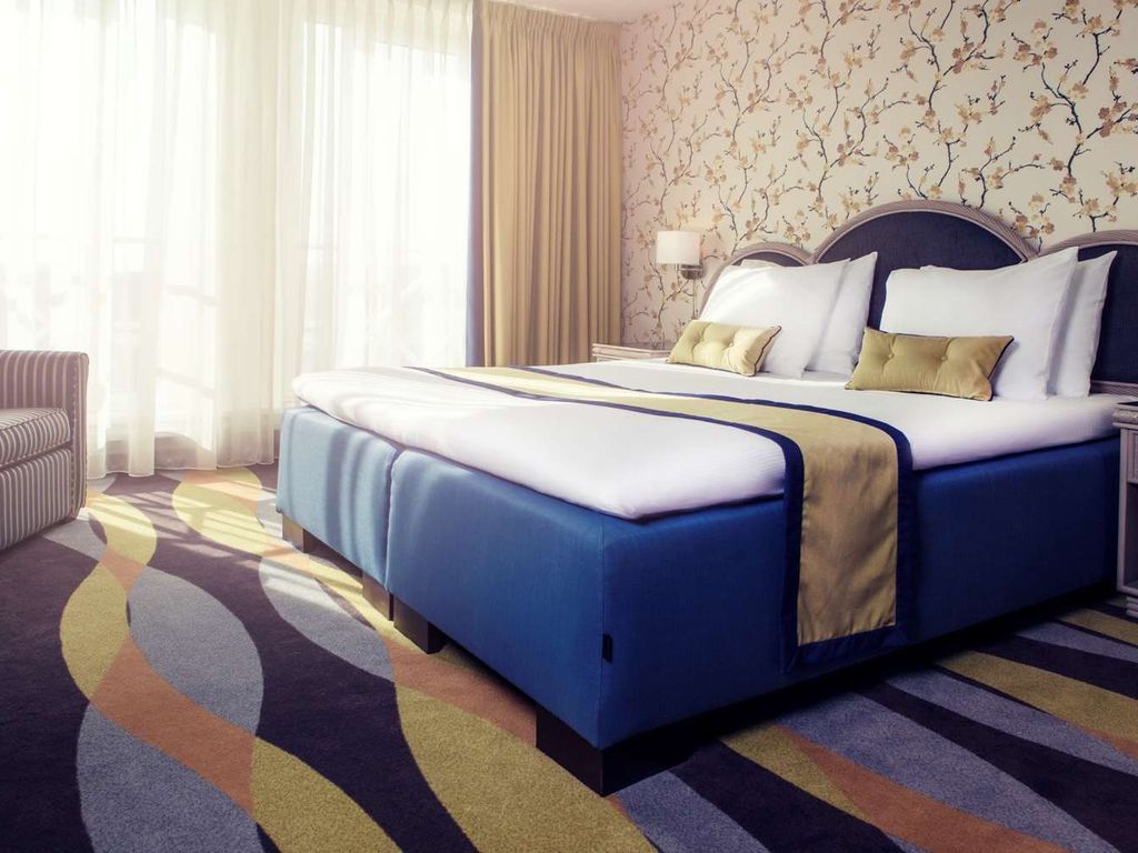 Carlton Oasis Hotel