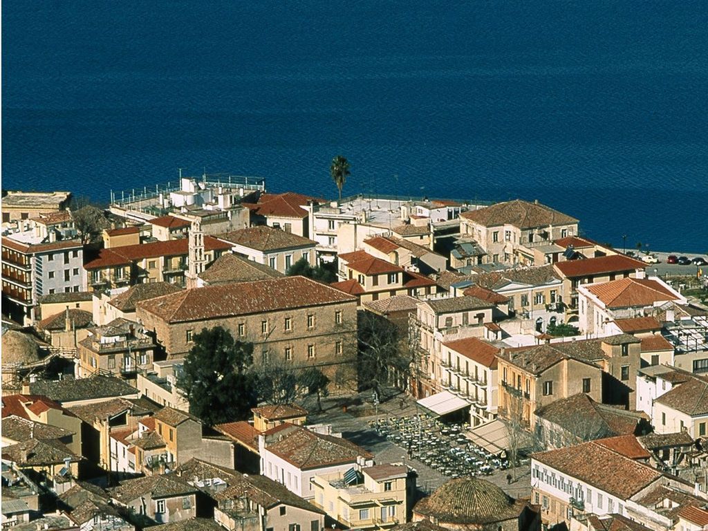 Amphitryon Hotel