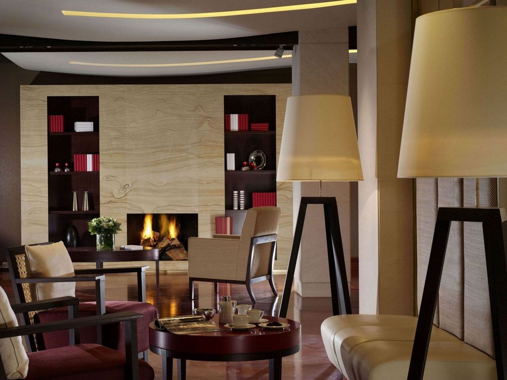 Amphitryon Hotel