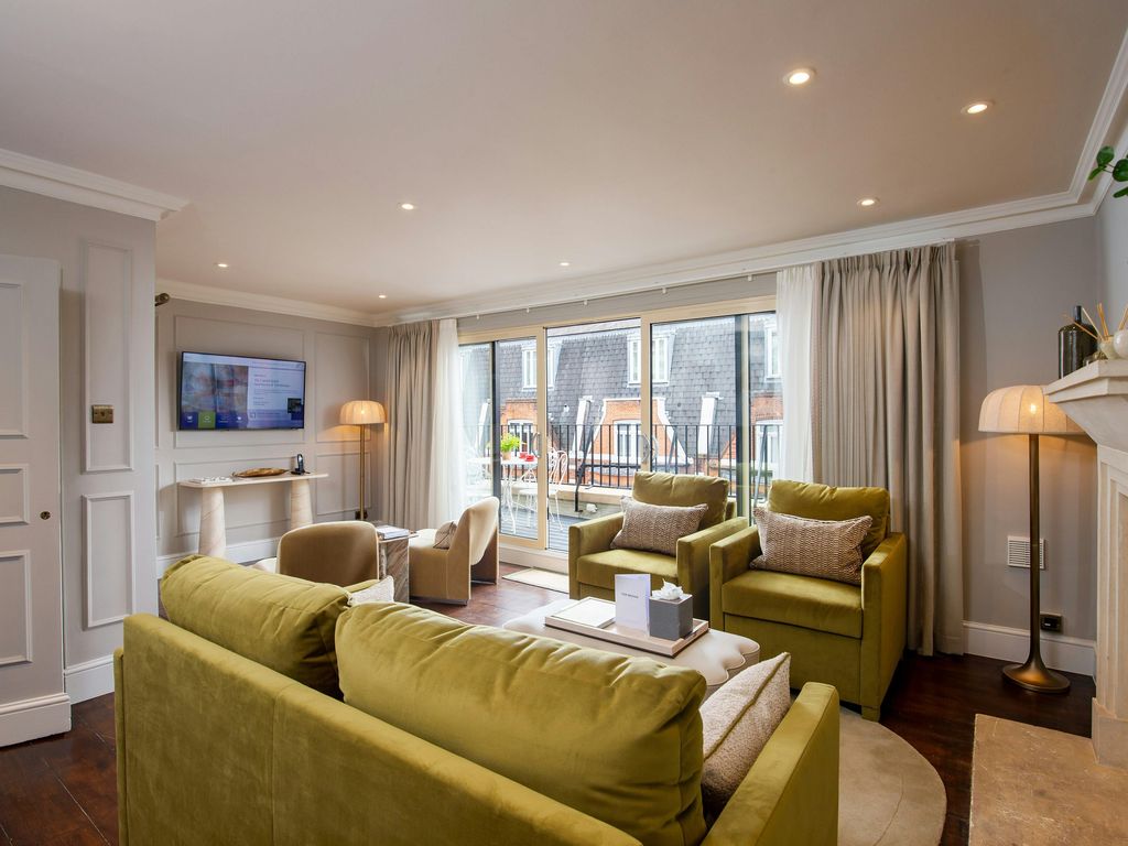 Apartments & Townhouse The Capital Hotel
