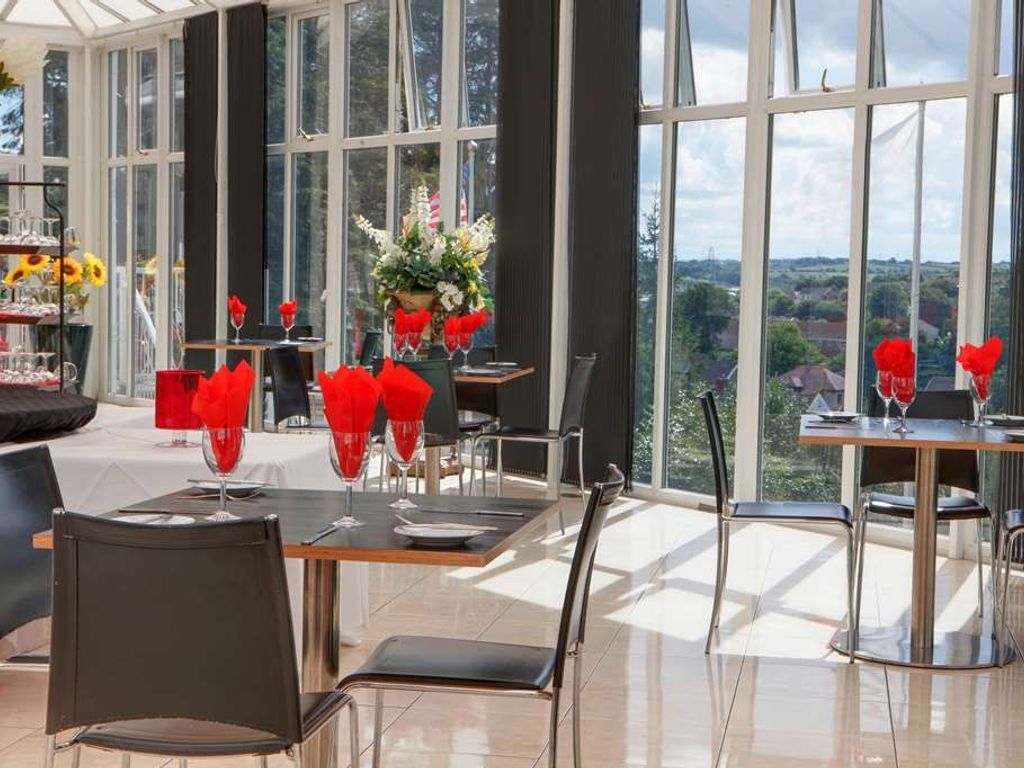 Diplomat Hotel Restaurant & Spa