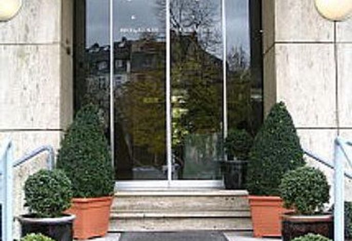 Attaché Messe