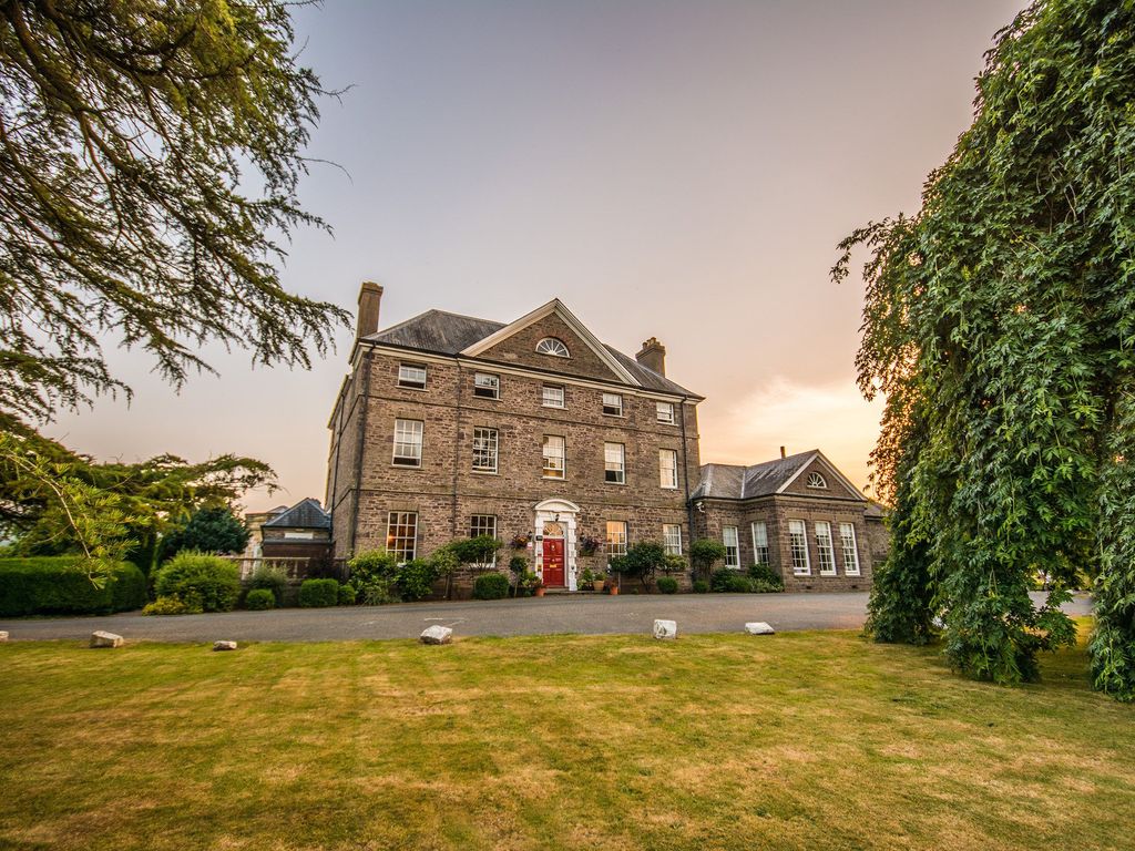 Peterstone Court