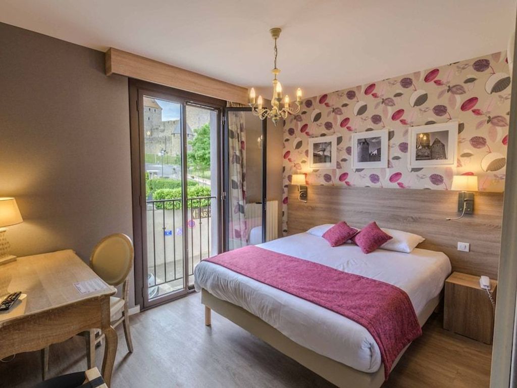 à 50m de la cité de Carcassonne Hotel l'Aragon