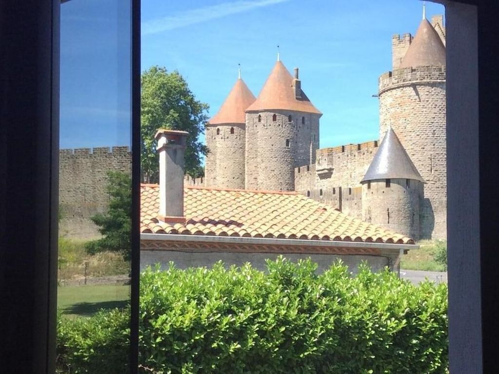 à 50m de la cité de Carcassonne Hotel l'Aragon