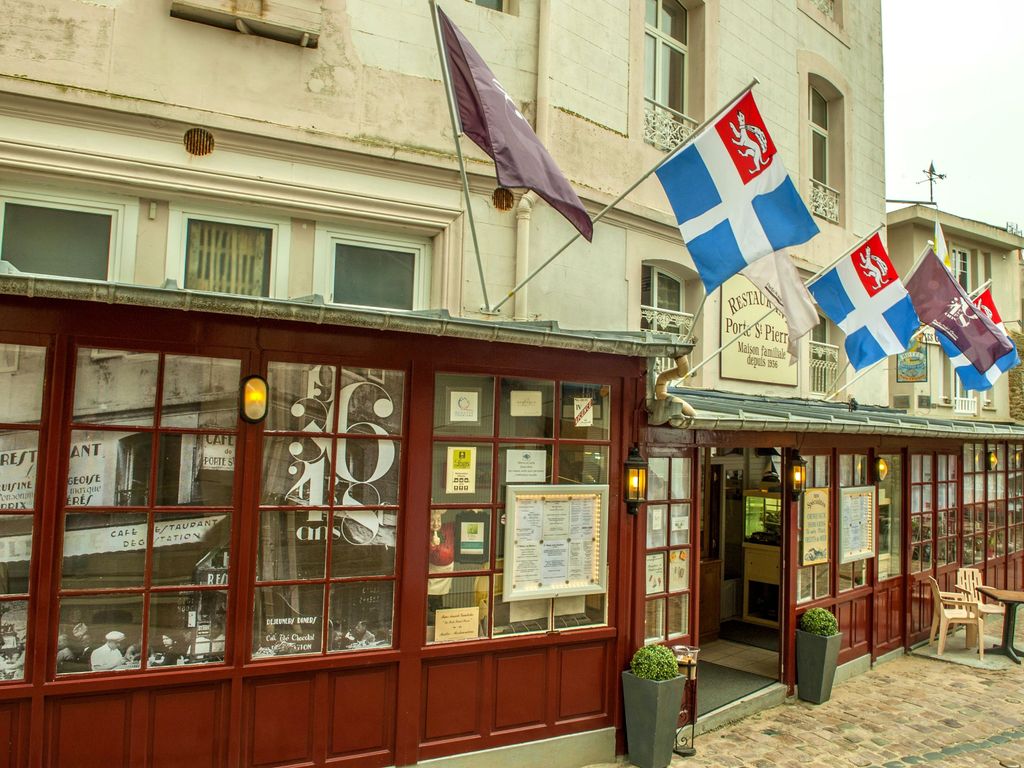 De la Porte Saint-Pierre