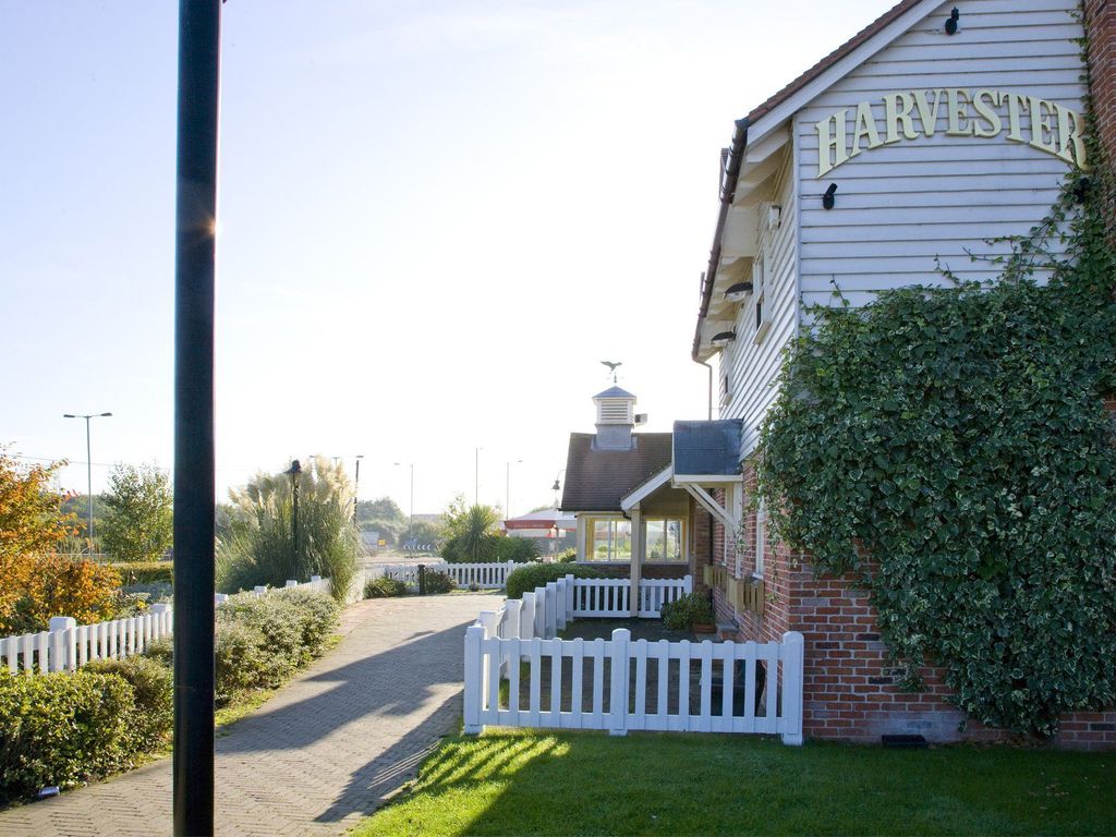 J9) Premier Inn Luton South (M1