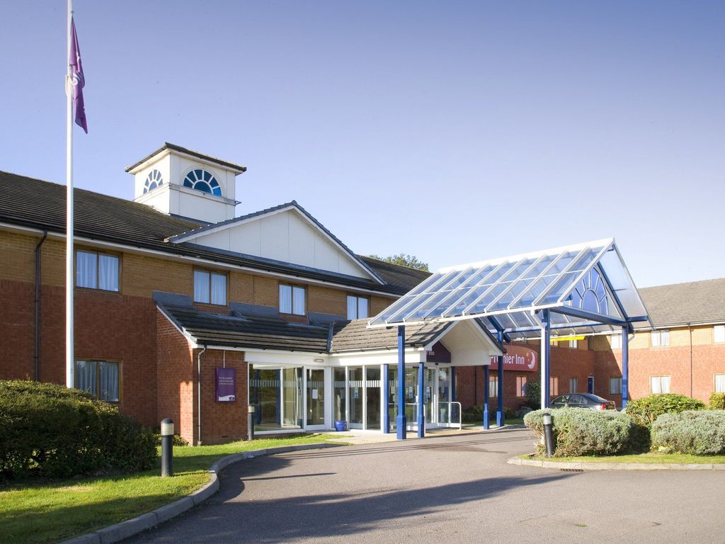 J9) Premier Inn Luton South (M1