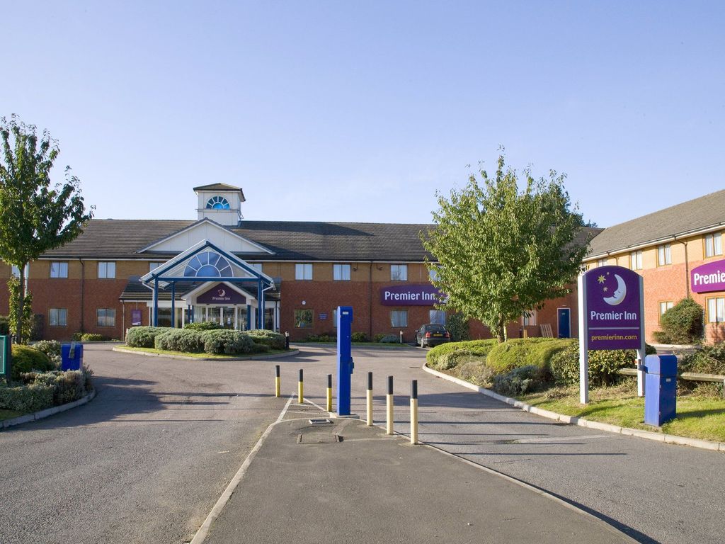 J9) Premier Inn Luton South (M1
