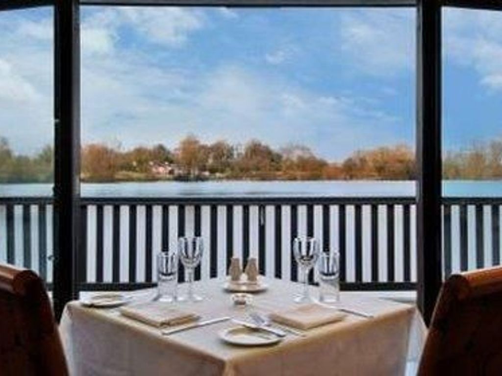 READING LAKE HOTEL