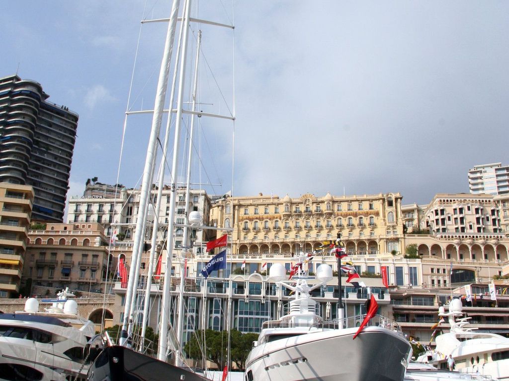 Port Palace Hotel