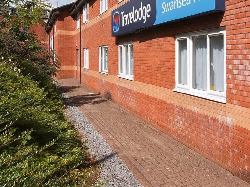 TRAVELODGE SWANSEA M4