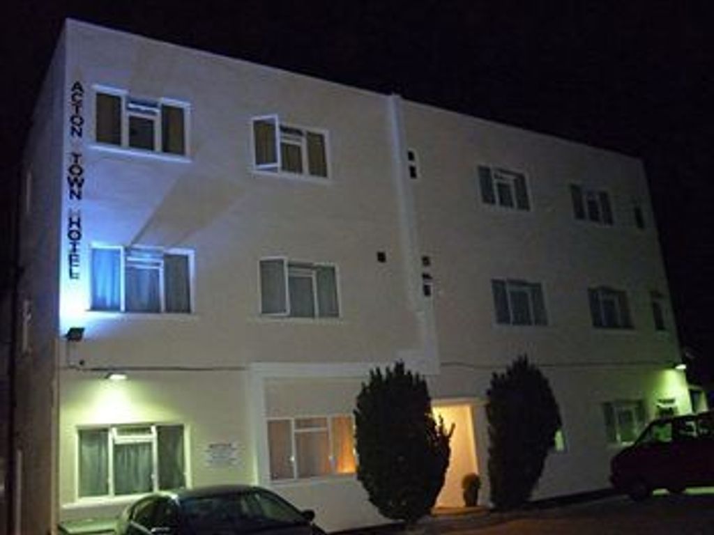 Acton Town Hotel