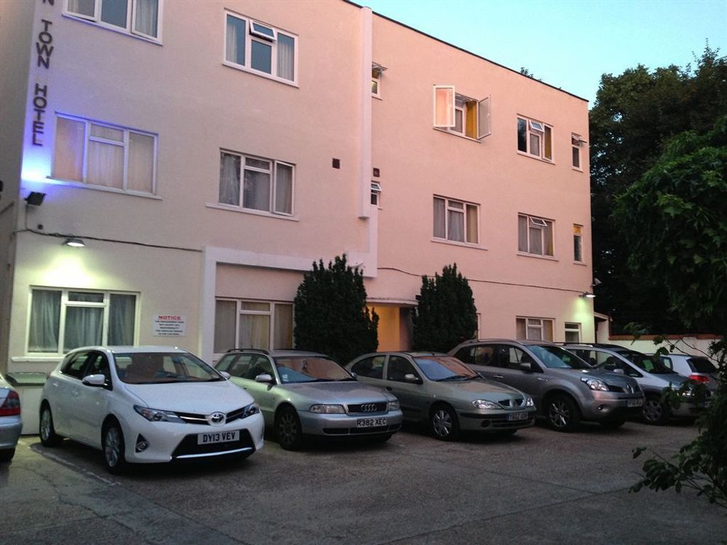 Acton Town Hotel