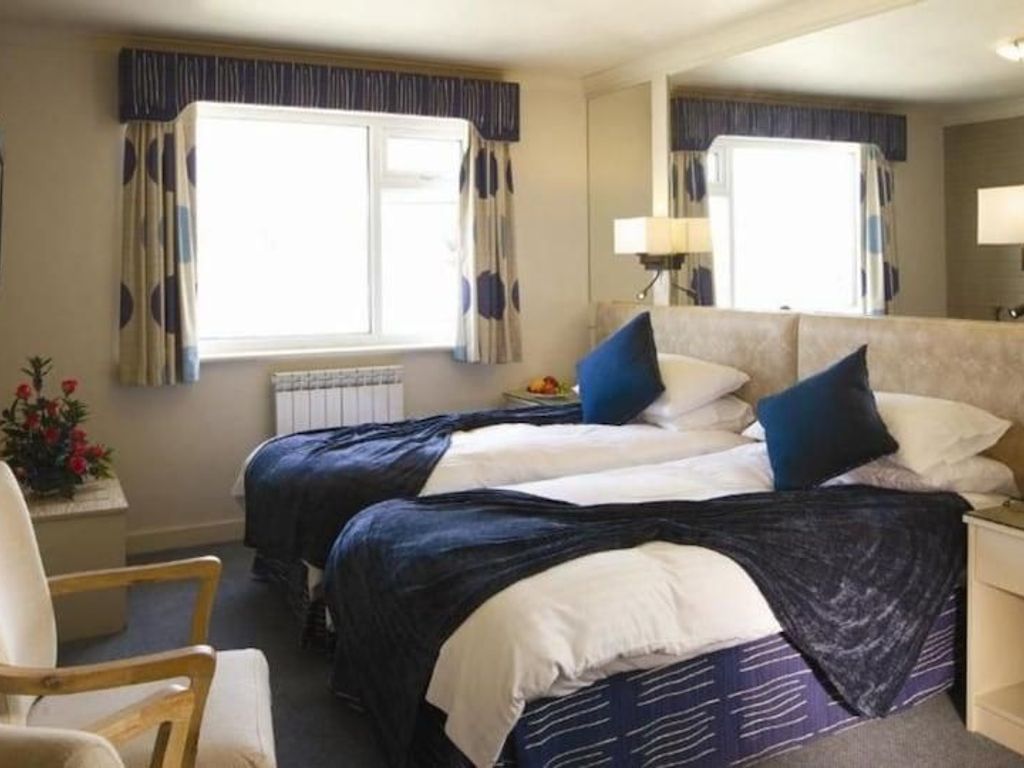 Cobo Bay Hotel