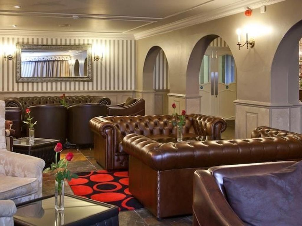 Cobo Bay Hotel