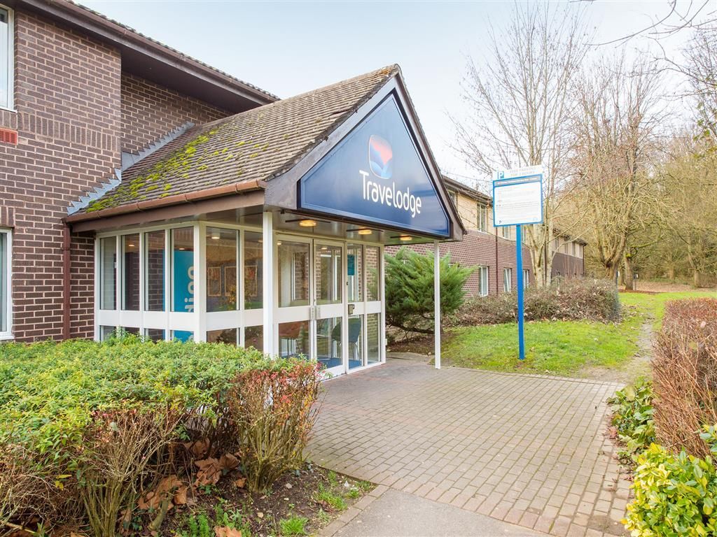 TRAVELODGE CHIPPENHAM LEIGH DELAMERE M4