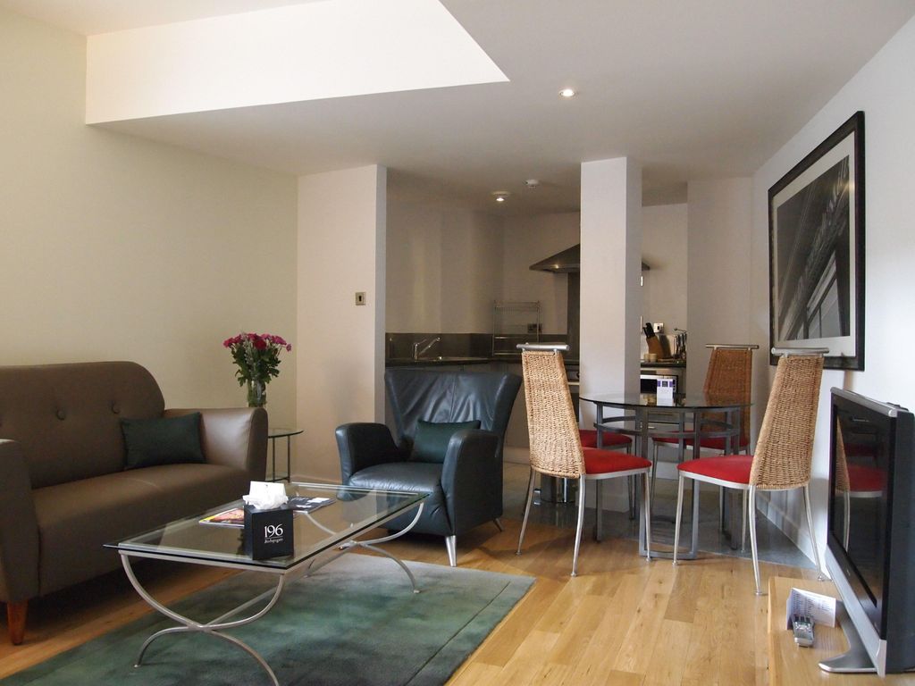 196 Bishopsgate Apartments by DMONTRIO