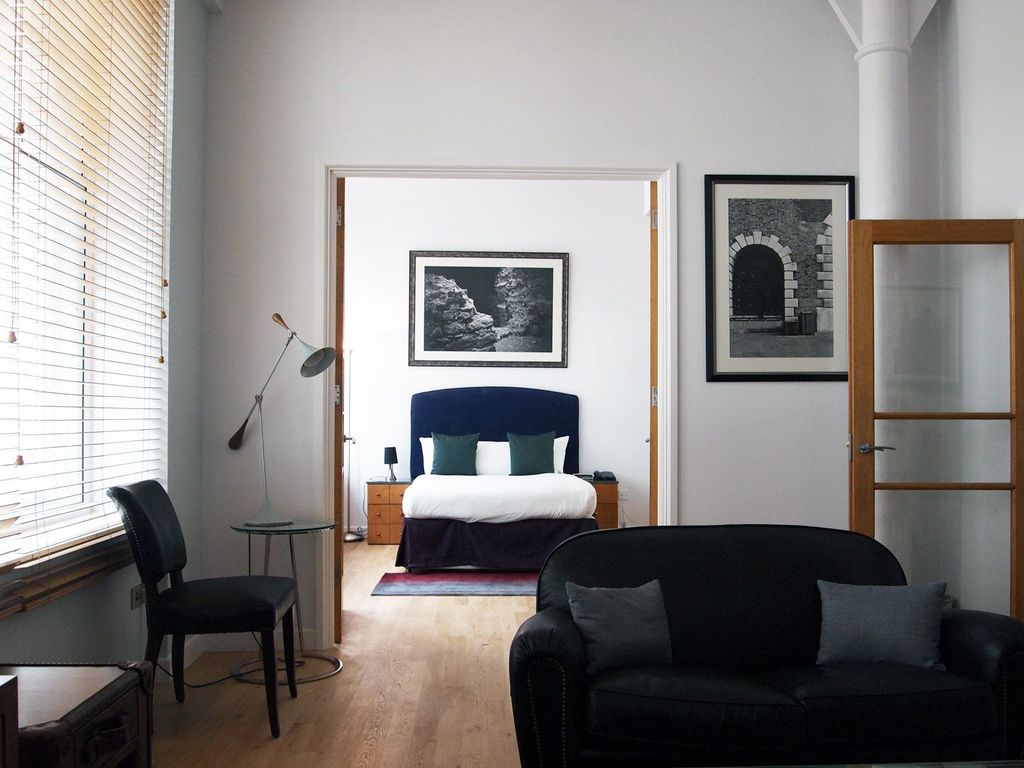 196 Bishopsgate Apartments by DMONTRIO