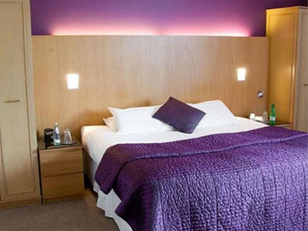 Rooms at 1703