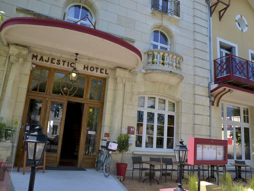 Majestic Contact hotel