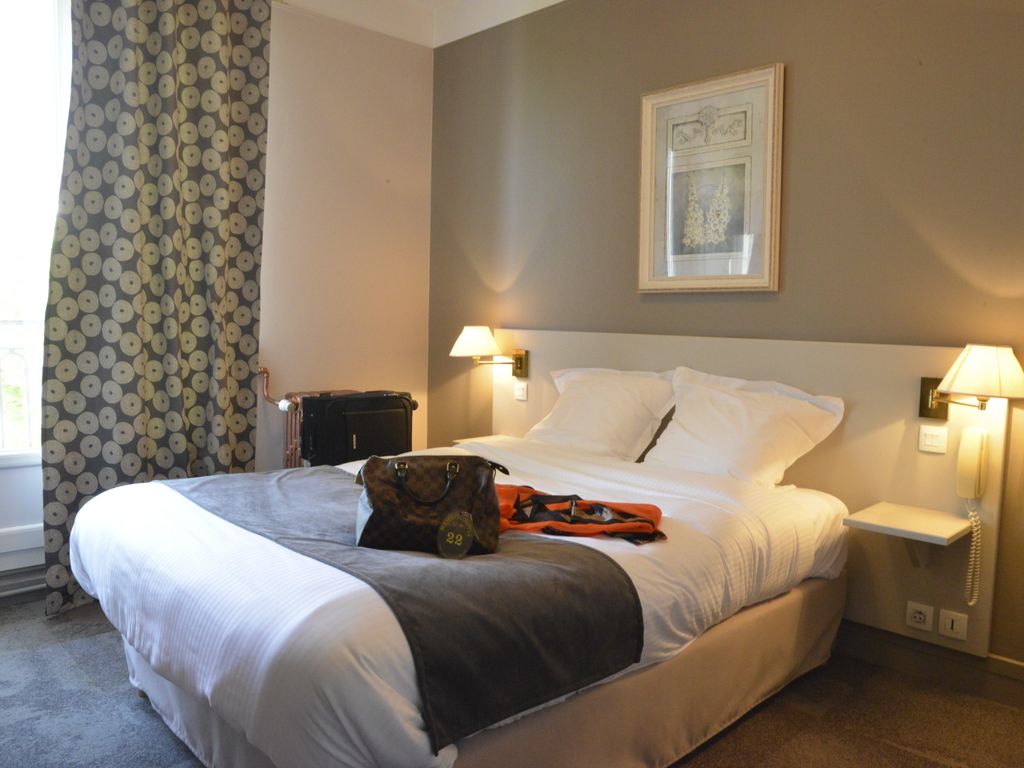 Majestic Contact hotel