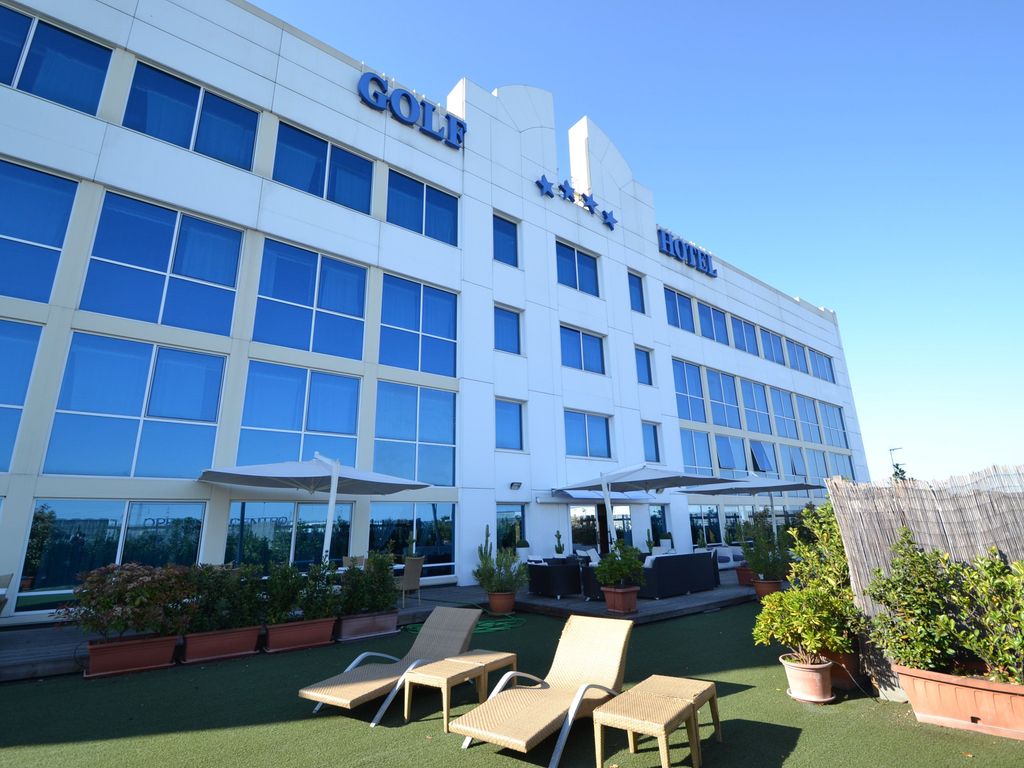 Golf Hotel