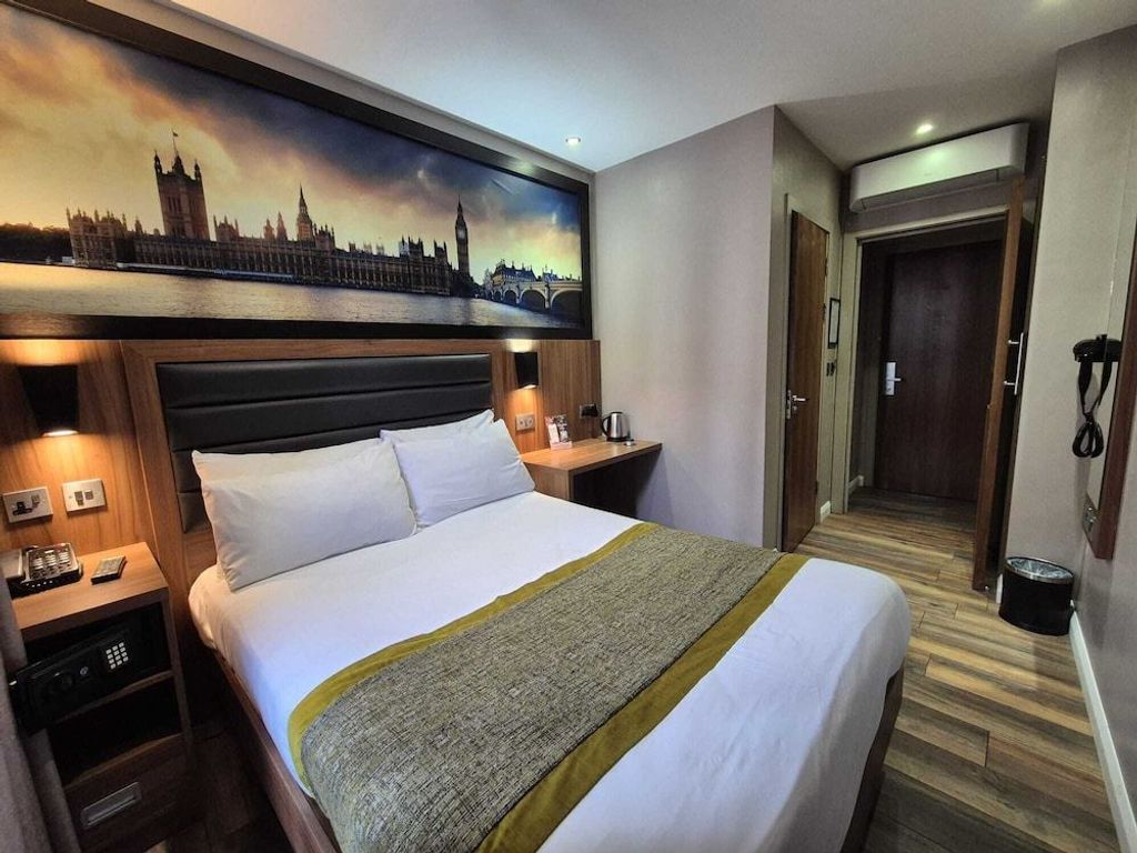 London Court Hotel