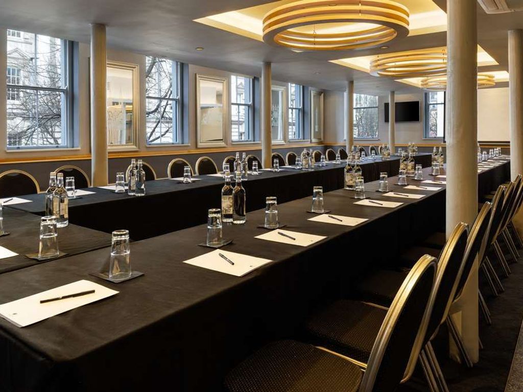 DoubleTree by Hilton Belfast City Ten Square