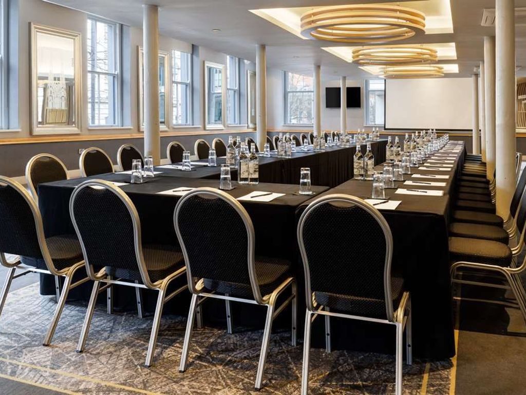 DoubleTree by Hilton Belfast City Ten Square
