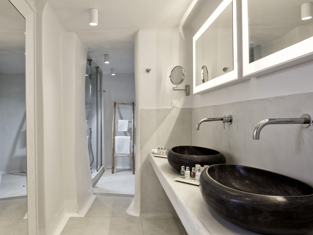 Cosmopolitan Suites