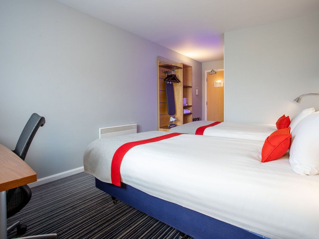 Holiday Inn Express DUNFERMLINE by IHG