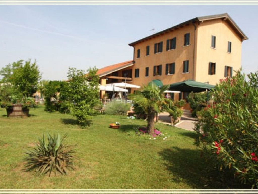 Country House Country Club