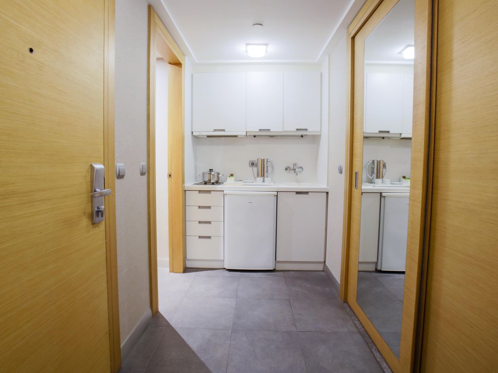 Housez Suites & Apartments Special Class (all rooms are suite)