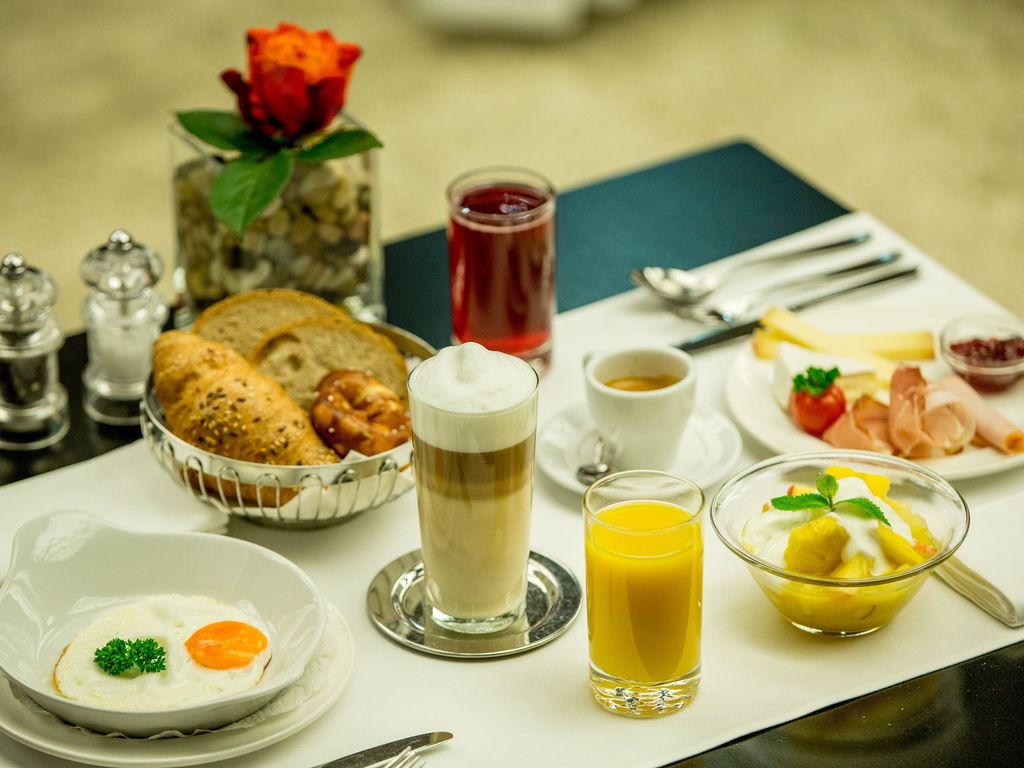 DASBREITEHOTEL am Rhein