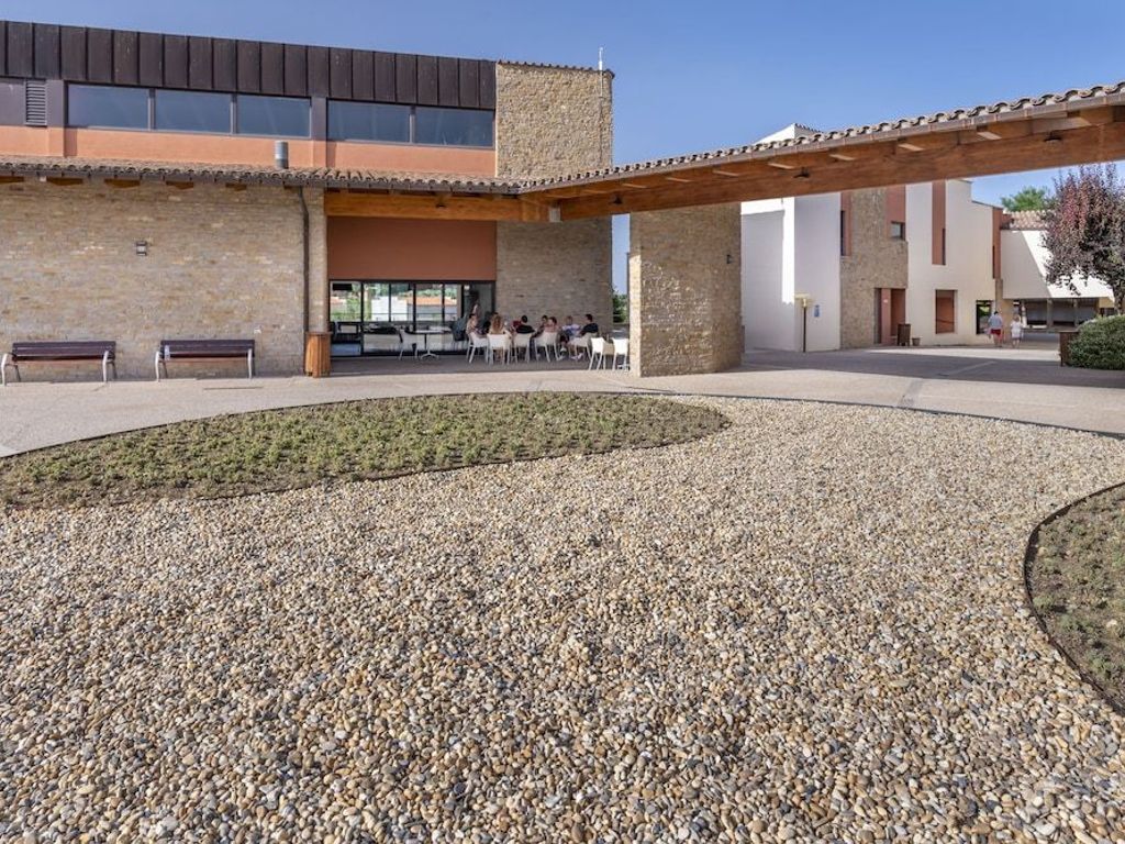 Dynamic Els Ports Resort