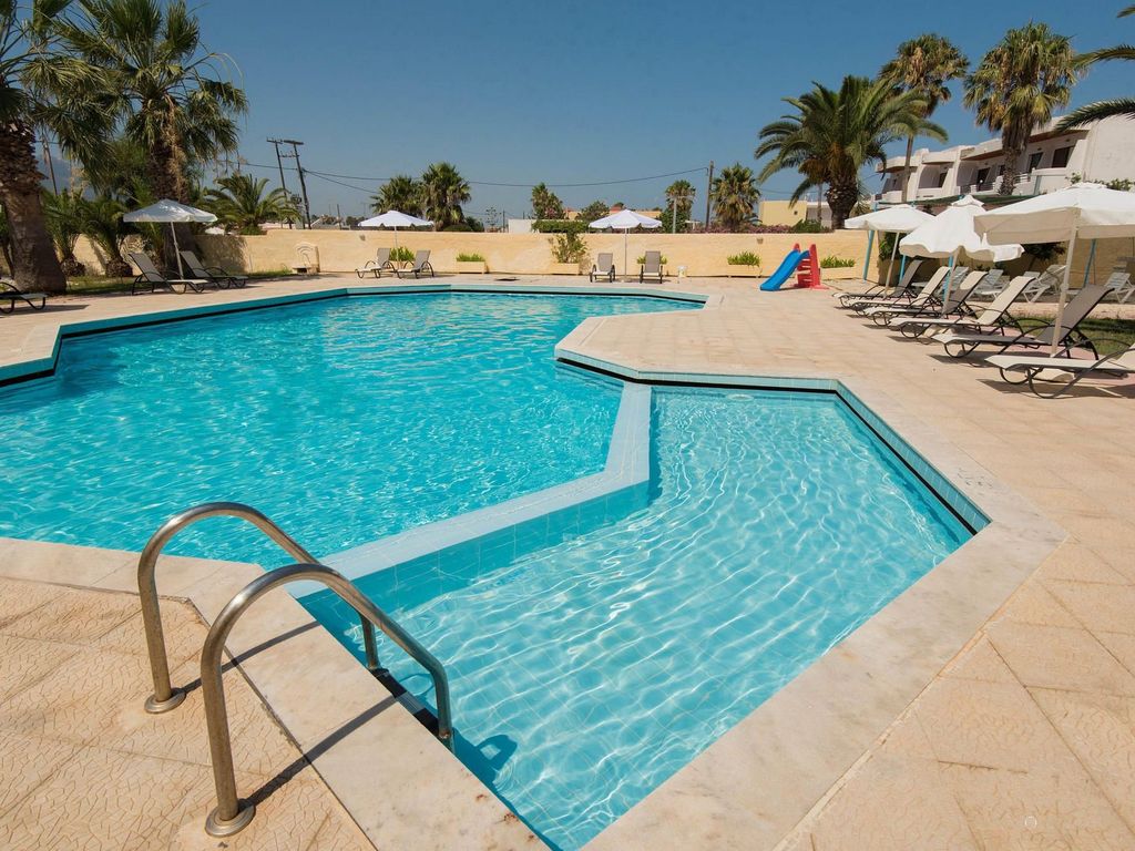 Leonidas Hotel and Studios