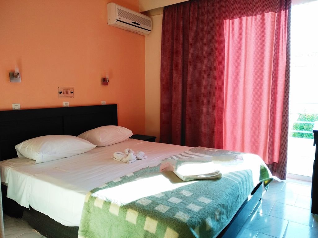 Leonidas Hotel and Studios