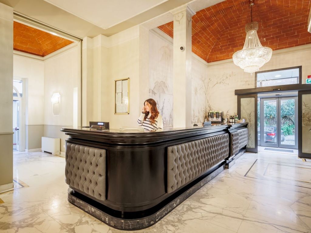 Hotel Embassy