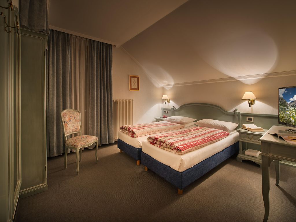 Alpen Village Hotel
