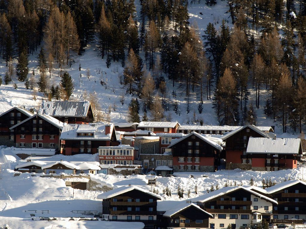 Alpen Village Hotel