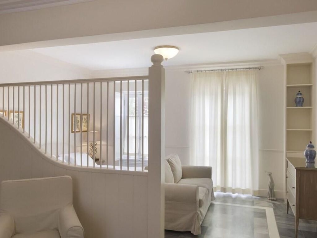 Dorion Hotel