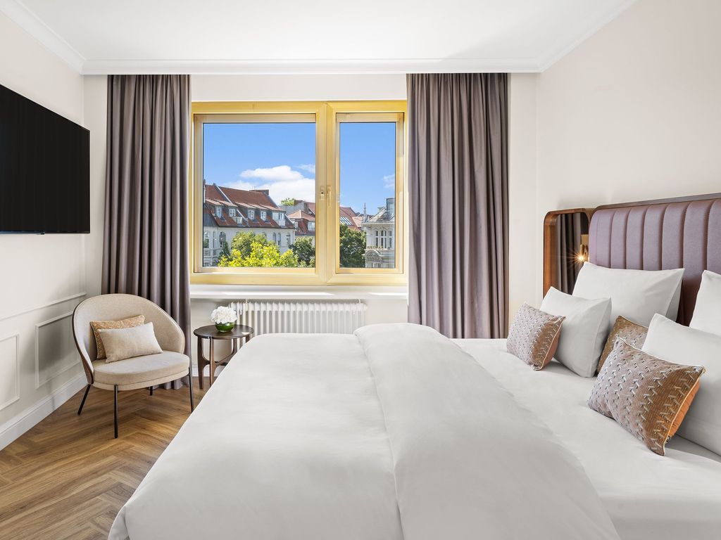Vignette Collection BRISTOL BERLIN by IHG