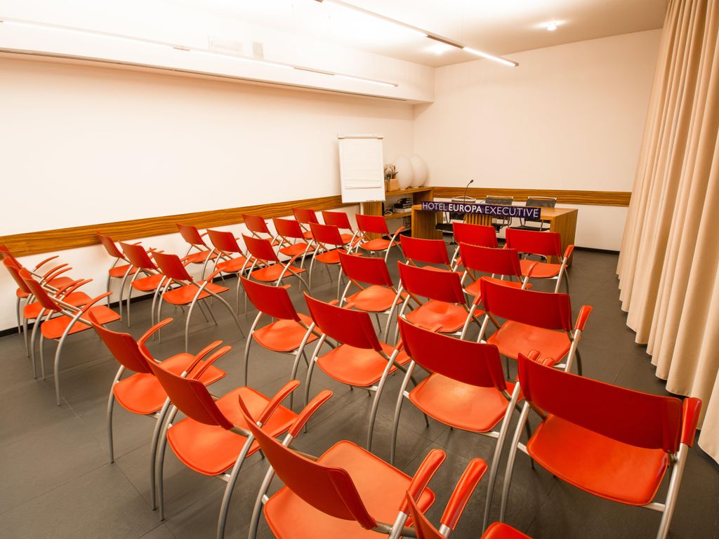 EUROPA EXECUTIVE Executive