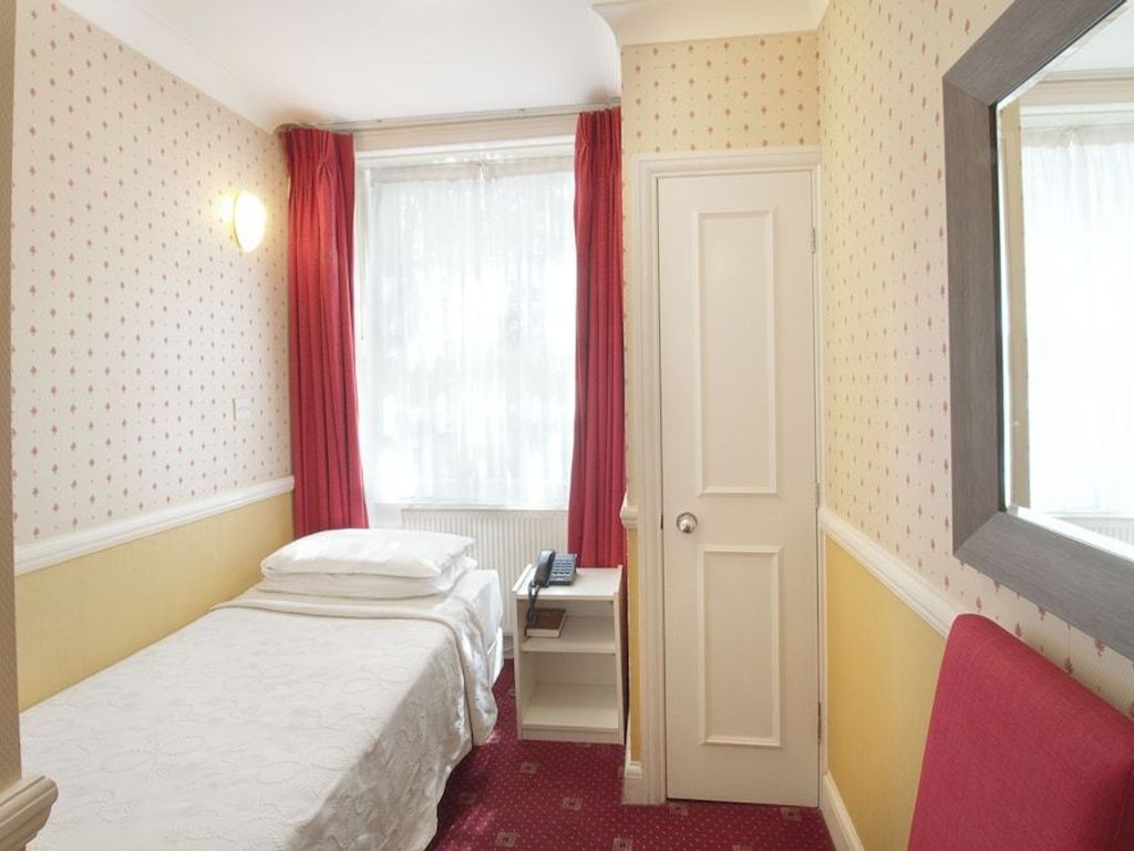 Balmoral House Hotel