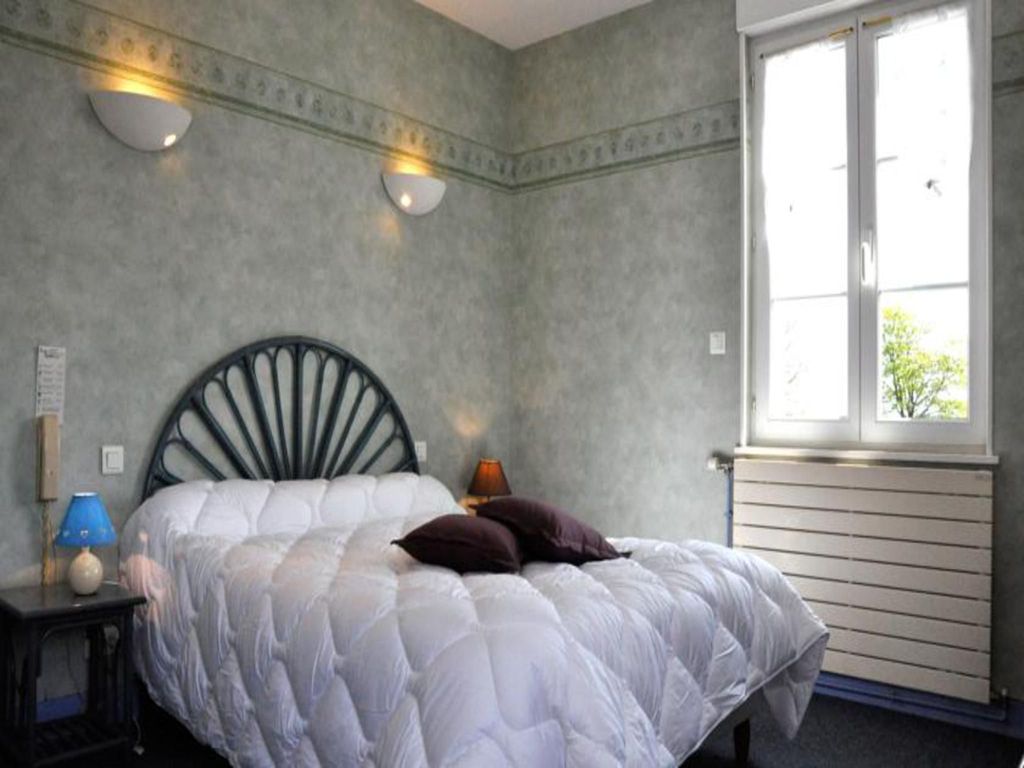 LOGIS HOTEL LE PORT ET LES BAINS